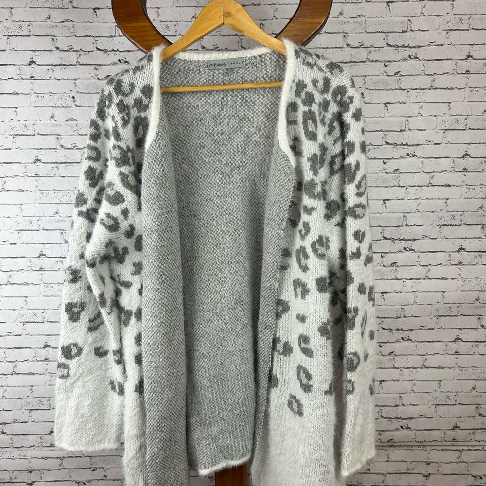 Absolutely Famous | White and Gray Animal Leopard Like New Cardigan size 2X